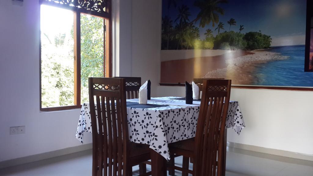 Golden Beach Rest Hotel Tangalle Exterior foto