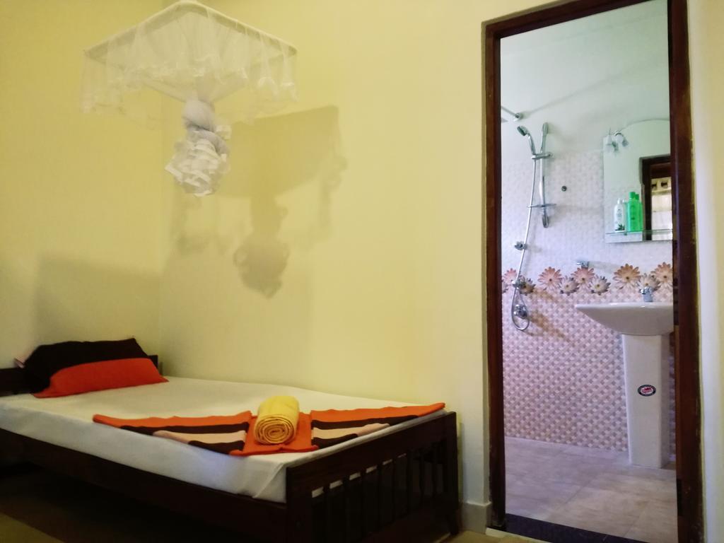 Golden Beach Rest Hotel Tangalle Exterior foto
