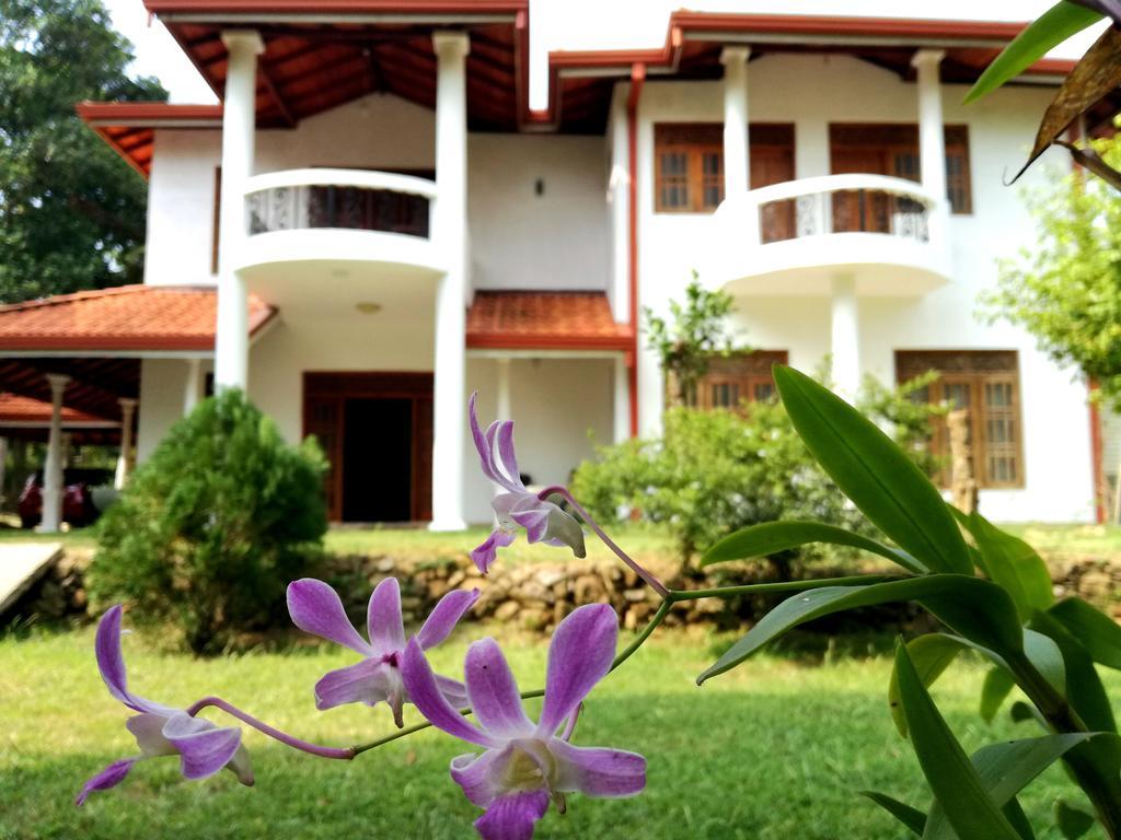 Golden Beach Rest Hotel Tangalle Exterior foto