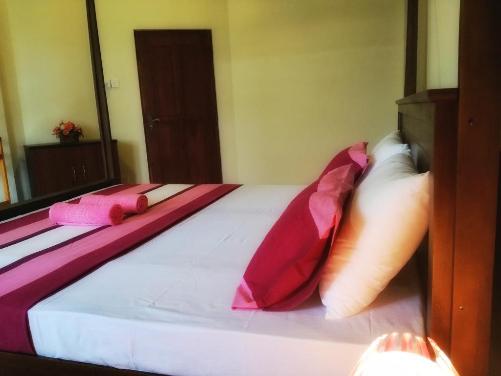 Golden Beach Rest Hotel Tangalle Exterior foto