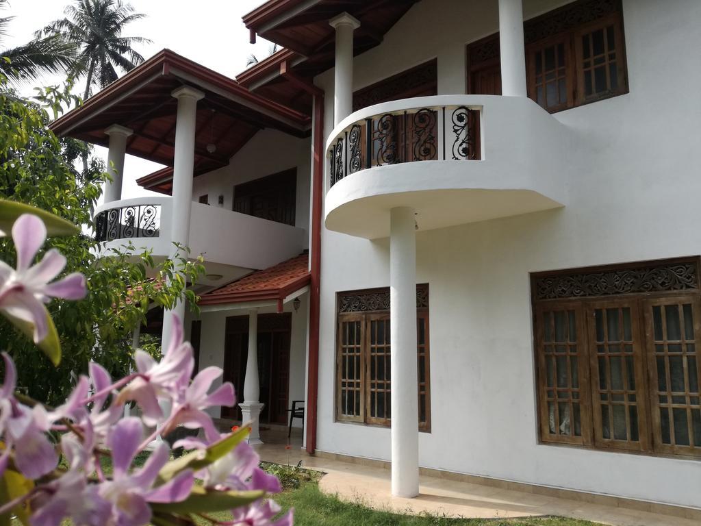 Golden Beach Rest Hotel Tangalle Exterior foto